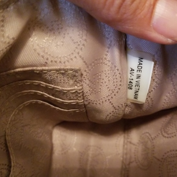 Michael Kors wristlet - Picture 8 of 8